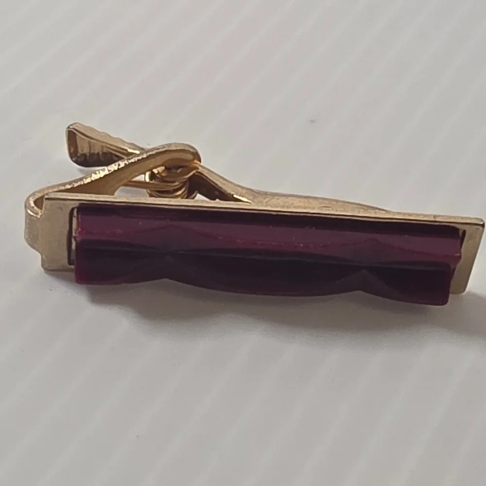 Unbranded Tie Clip OS Maroon Fair Vintage Gold Tone Geometric Bar Accessory